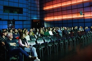 <Text wird generiert, bitte warten...>