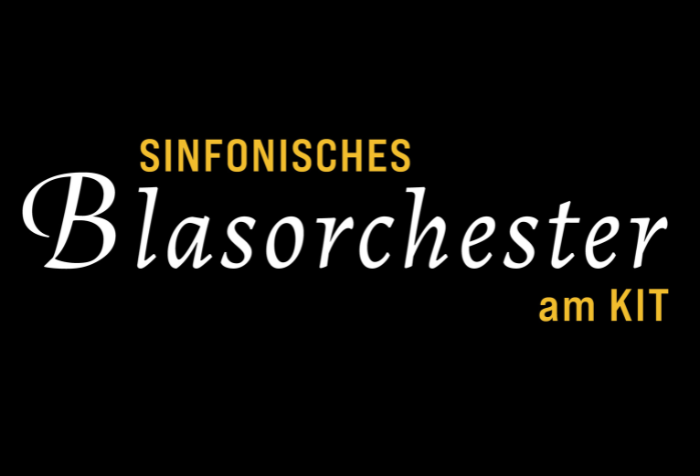 Silhouette eines schwarzen Hintergrunds mit goldener Textzeile "SINOFNISCHES" oben, weißer eleganter Schriftzug "Blasorchester" und gelber Text "am KIT" unten rechts.