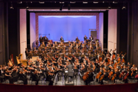 Ein großes Orchester spielt auf einer Bühne. 18.02.2023 Strauss: Alpensinfonie